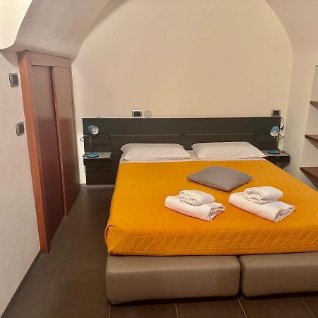 Feel - Luxury Duomo Suite แบร์กาโม ภายนอก รูปภาพ